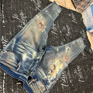 Men's Relaxed Fit Distressed Denim Jeans